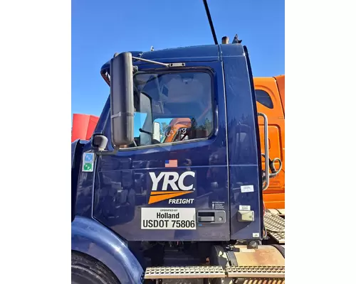 VOLVO VNM CAB