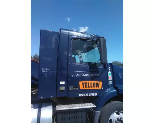 VOLVO VNM CAB