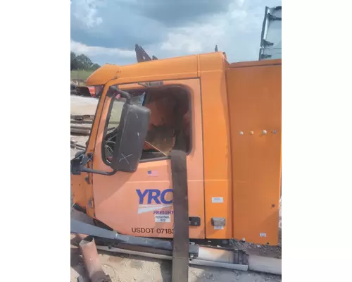 VOLVO VNM CAB