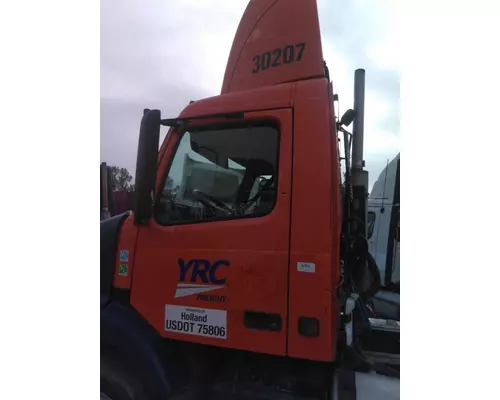 VOLVO VNM CAB