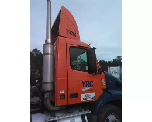 VOLVO VNM CAB