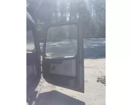 VOLVO VNM CAB