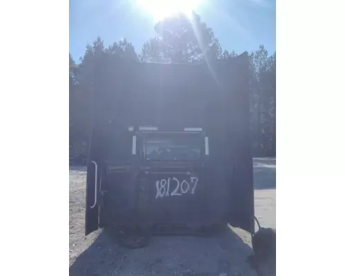 VOLVO VNM CAB
