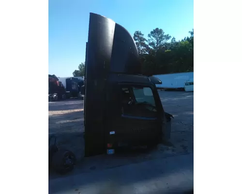 VOLVO VNM CAB