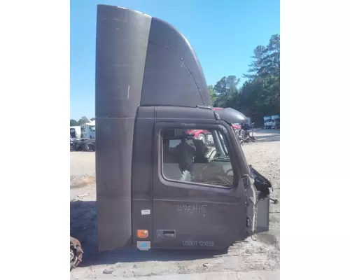 VOLVO VNM CAB