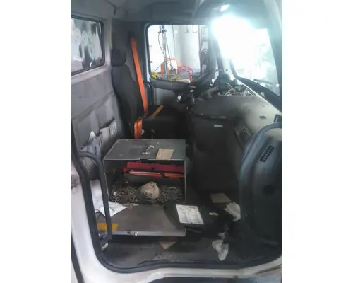VOLVO VNM CAB