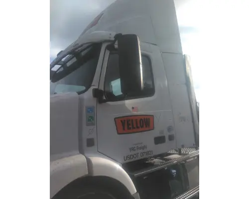 VOLVO VNM CAB