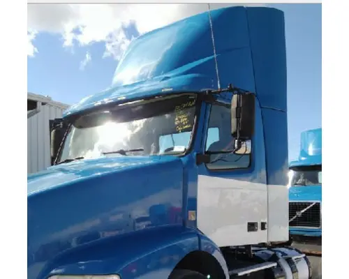 VOLVO VNM CAB