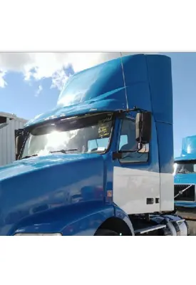 VOLVO VNM CAB
