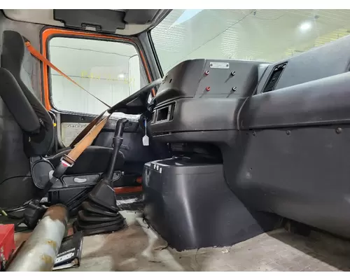 VOLVO VNM CAB