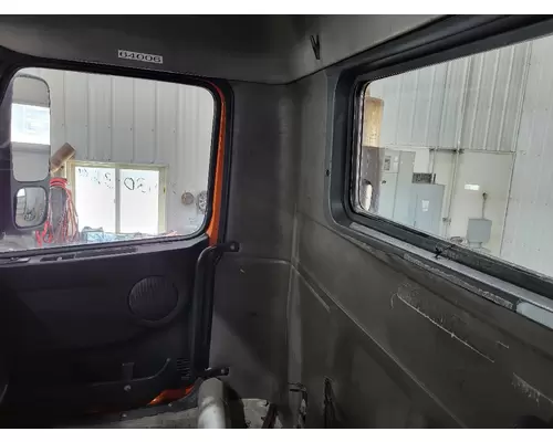 VOLVO VNM CAB