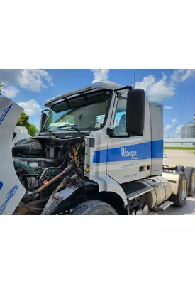 VOLVO VNM CAB