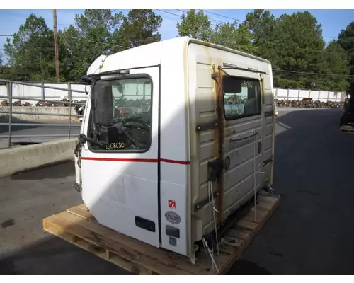 VOLVO VNM CAB