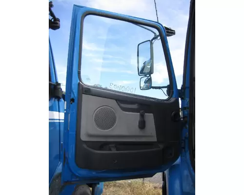 VOLVO VNM CAB