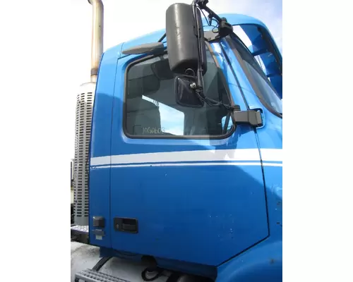 VOLVO VNM CAB