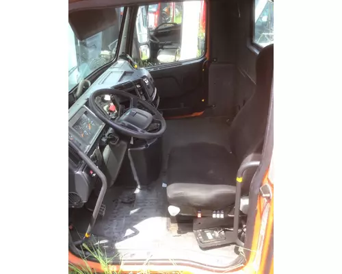 VOLVO VNM CAB