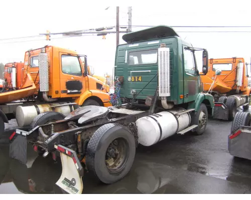 VOLVO VNM CAB