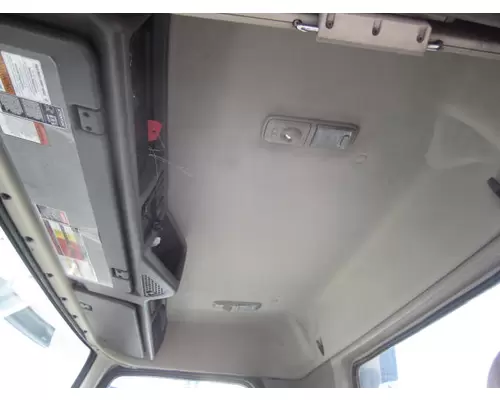 VOLVO VNM CAB