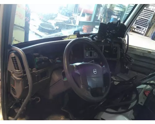 VOLVO VNM CAB