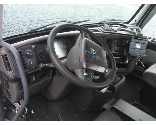 VOLVO VNM CAB