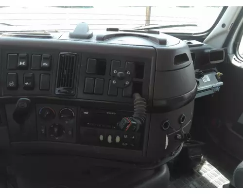 VOLVO VNM CAB