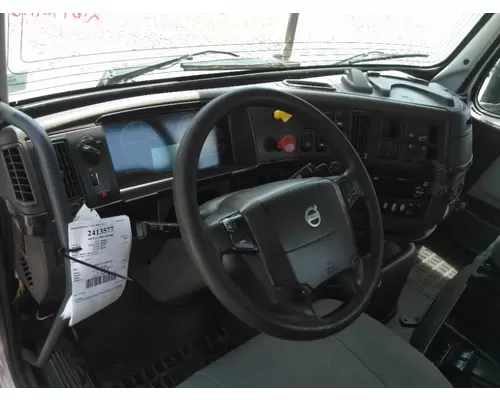 VOLVO VNM CAB