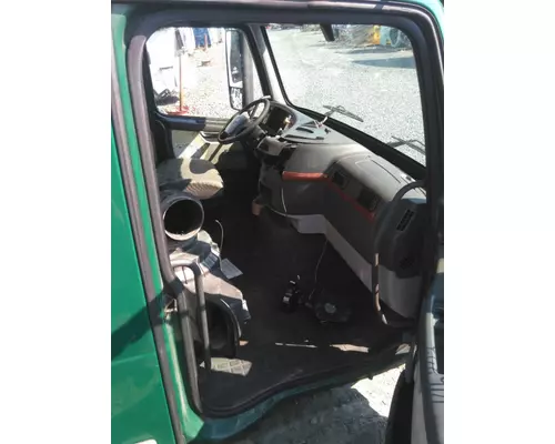 VOLVO VNM CAB