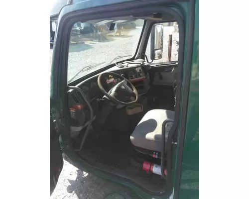 VOLVO VNM CAB