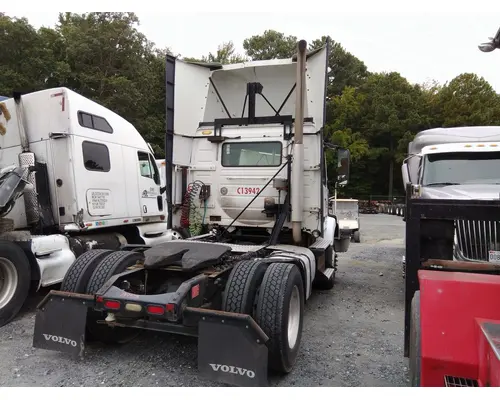 VOLVO VNM CAB