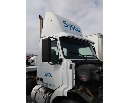 VOLVO VNM CAB