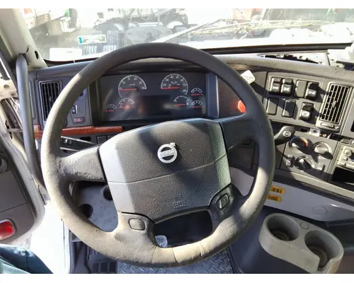 VOLVO VNM CAB