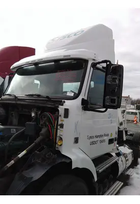 VOLVO VNM CAB