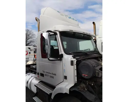 VOLVO VNM CAB