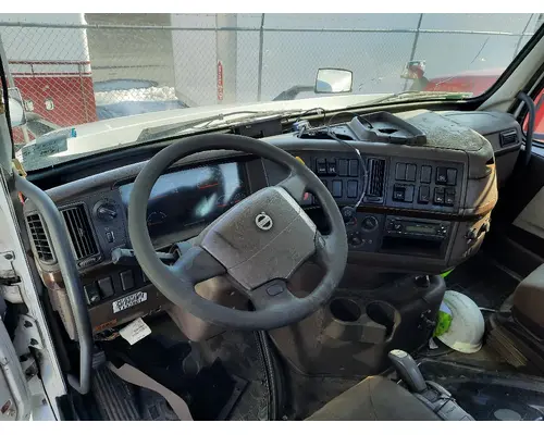VOLVO VNM CAB