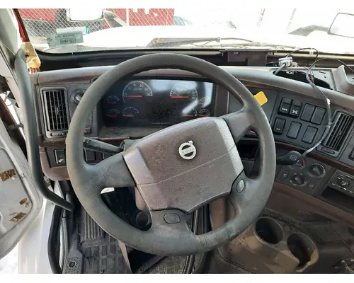 VOLVO VNM CAB