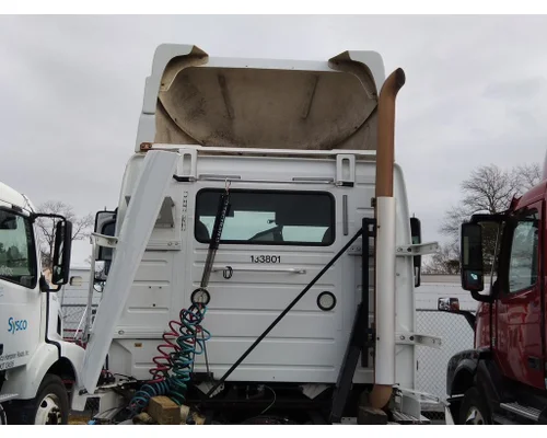 VOLVO VNM CAB