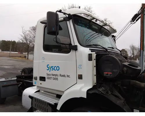 VOLVO VNM CAB