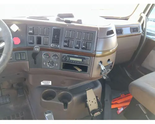 VOLVO VNM CAB
