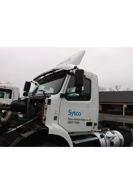 VOLVO VNM CAB