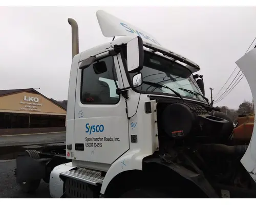 VOLVO VNM CAB