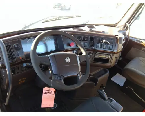 VOLVO VNM CAB