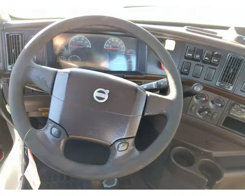 VOLVO VNM CAB