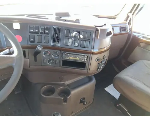 VOLVO VNM CAB