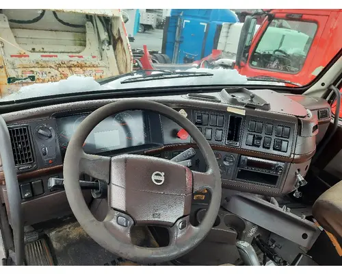 VOLVO VNM CAB
