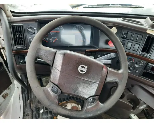 VOLVO VNM CAB