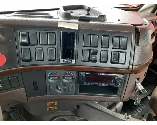 VOLVO VNM CAB