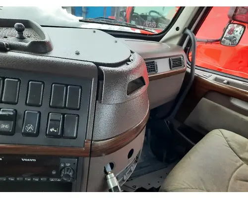 VOLVO VNM CAB