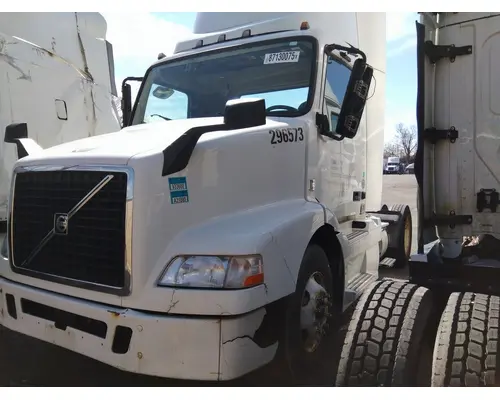 VOLVO VNM CAB