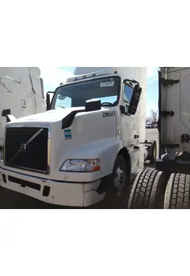 VOLVO VNM CAB