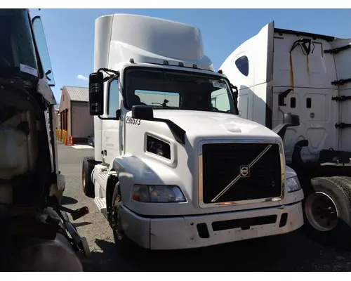 VOLVO VNM CAB